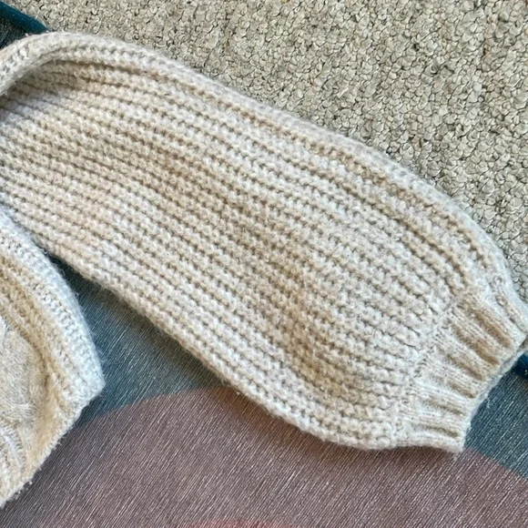 Urban Outfitters Cozy Alpaca Cable Knit Cropped Sweater - Picture 6 of 10